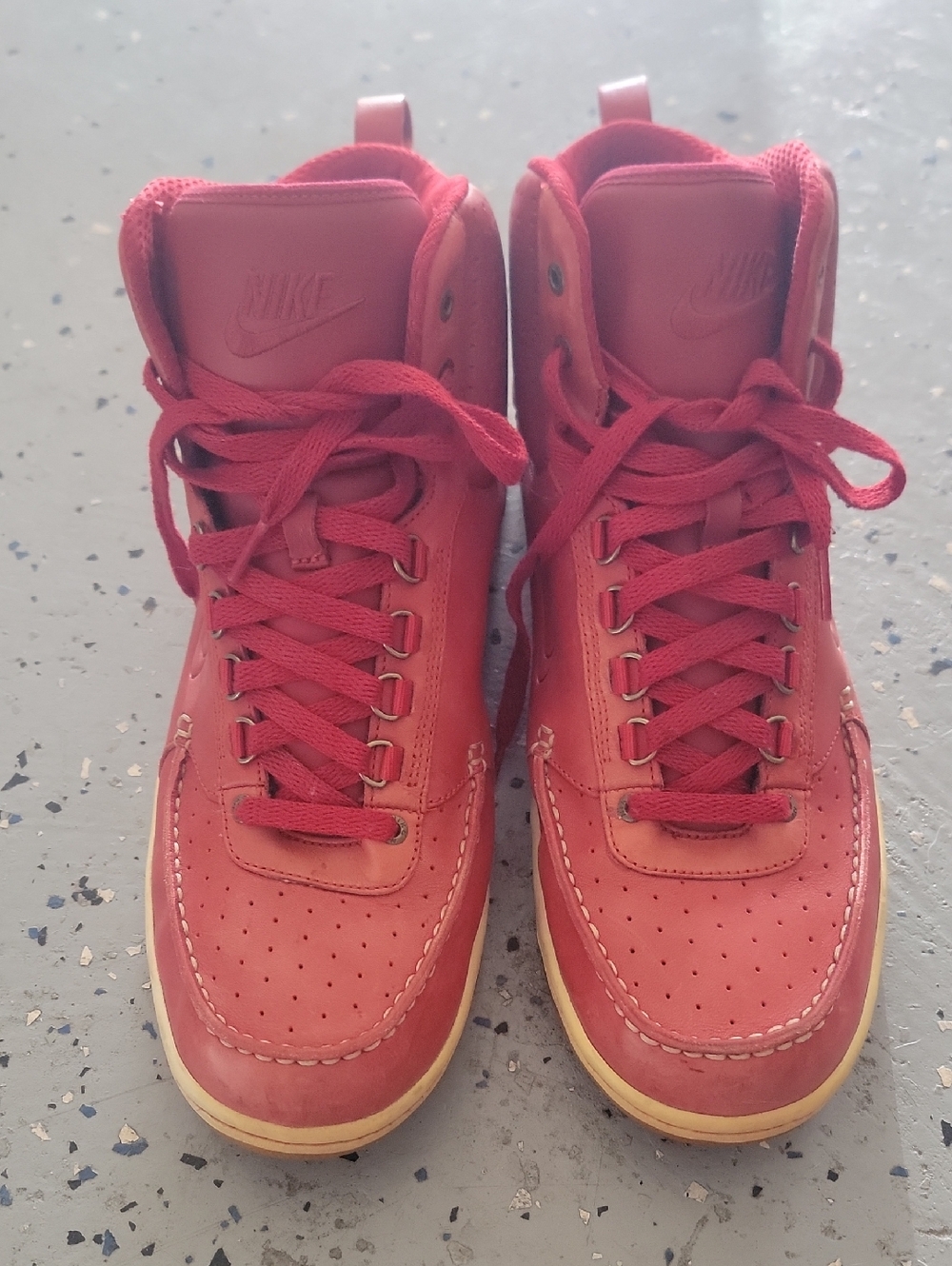 Nike Mad Jibe Mid Shoes